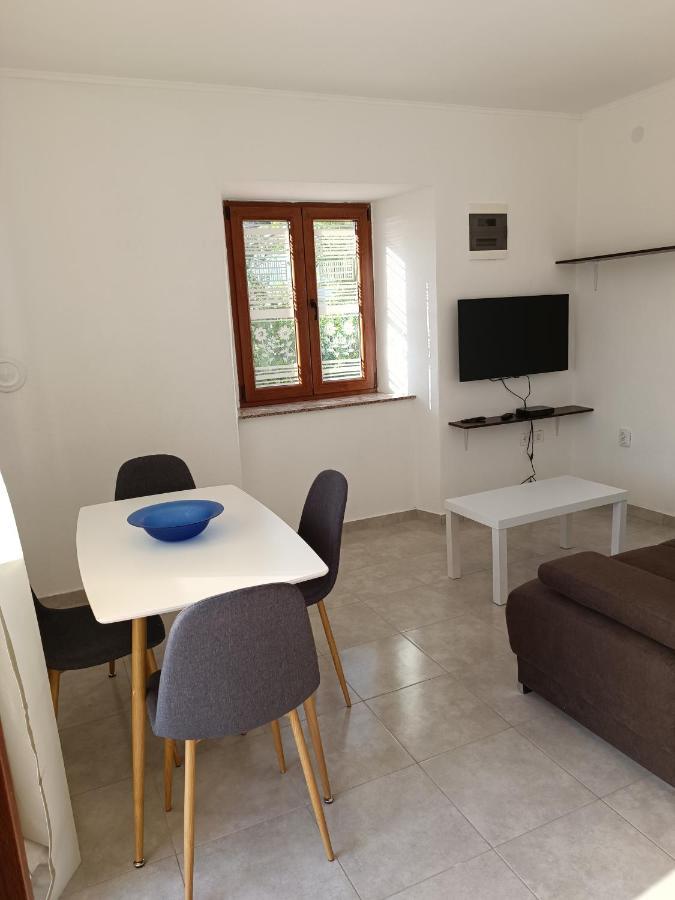 Appartement Valentino à Senj  Extérieur photo